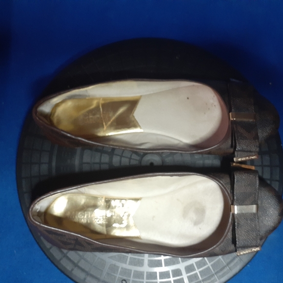 Michael Kors BalletSlip-On Flats With Signature Gold Tone Bow, Sz. 9M-US - Picture 6 of 9